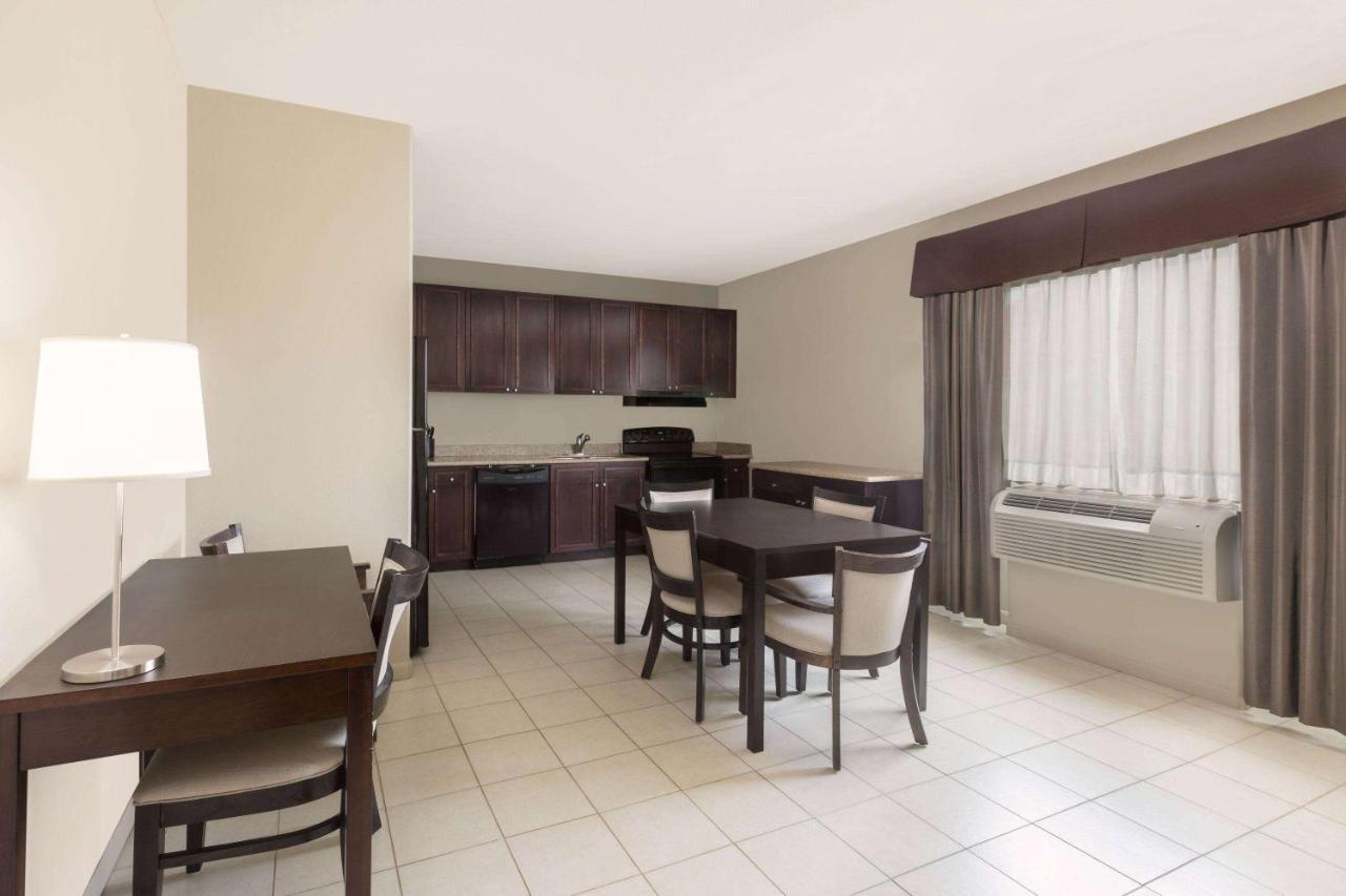 Hotel Baymont By Wyndham Columbus Esterno foto