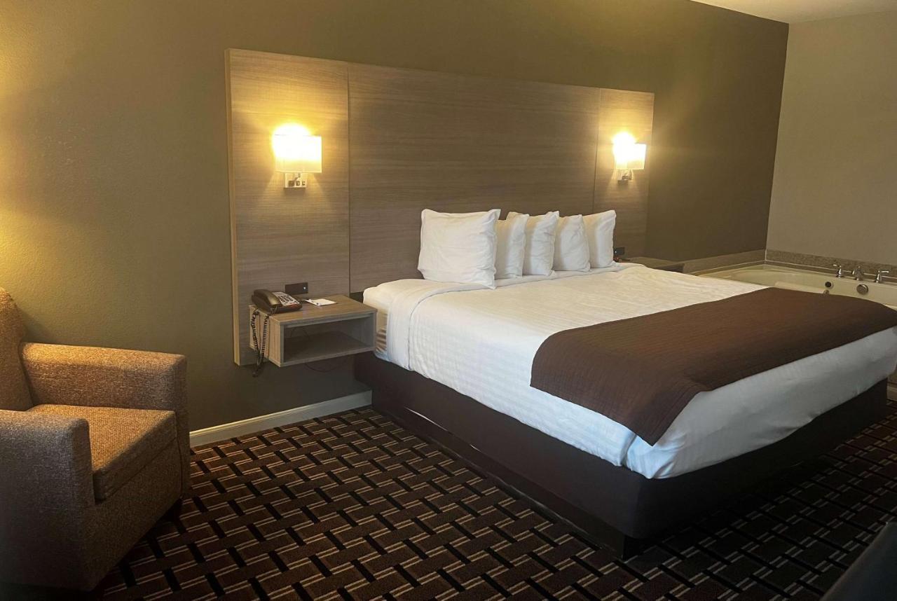 Hotel Baymont By Wyndham Columbus Esterno foto