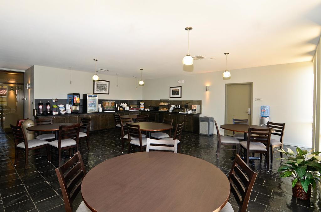 Hotel Baymont By Wyndham Columbus Esterno foto