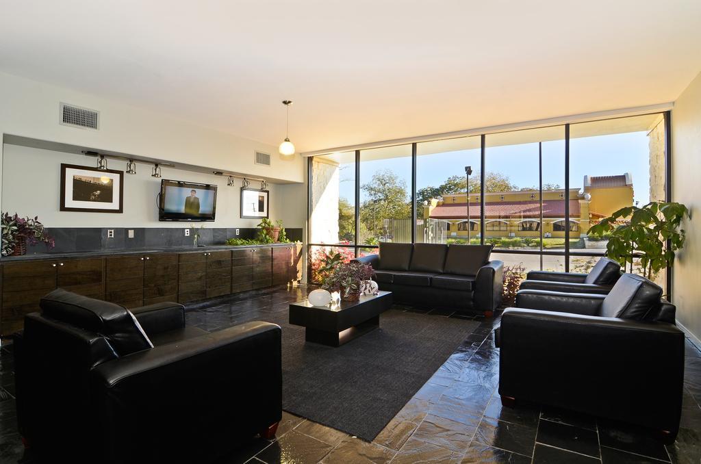 Hotel Baymont By Wyndham Columbus Esterno foto