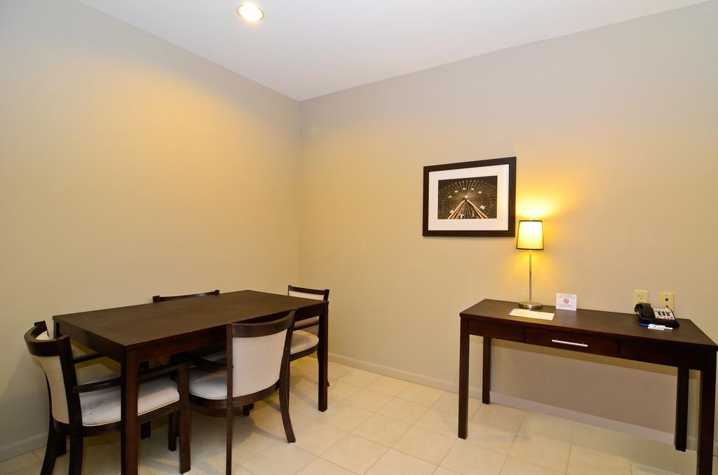 Hotel Baymont By Wyndham Columbus Esterno foto