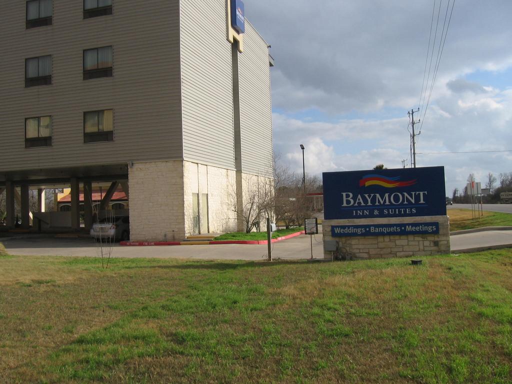 Hotel Baymont By Wyndham Columbus Esterno foto